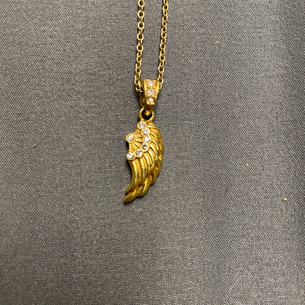 gold necklace with diamonds